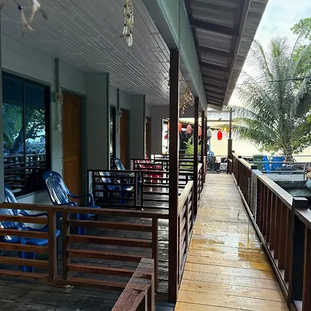Ella'S Place Salang Tioman Kampong Ayer Batang Room photo
