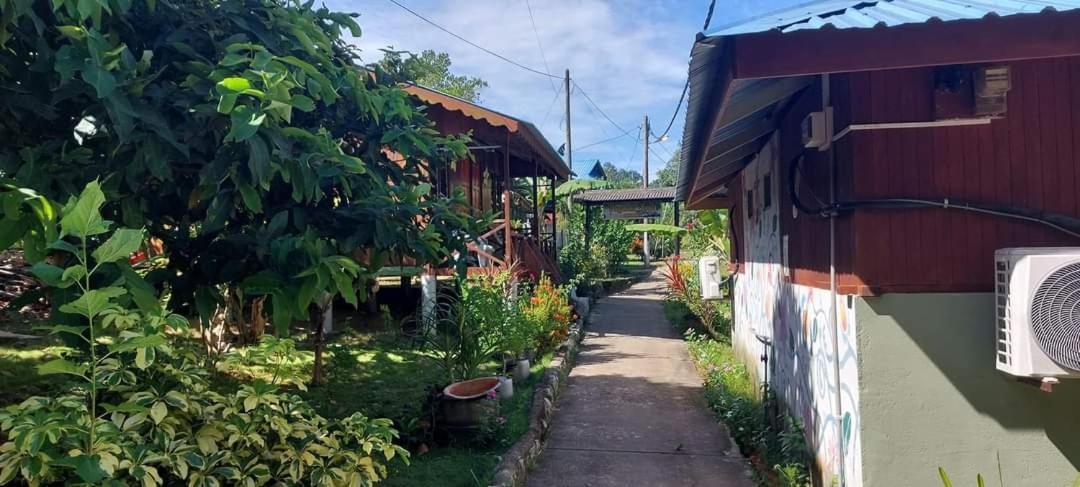 Ella's Place Salang Tioman *