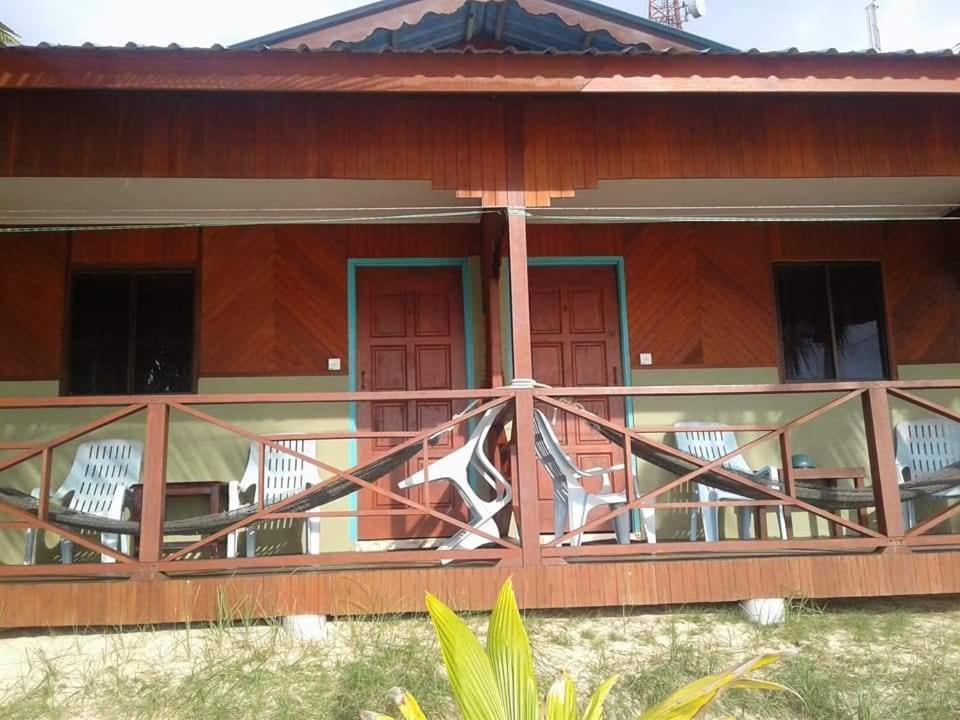 Ella's Place Salang Tioman Kampong Ayer Batang