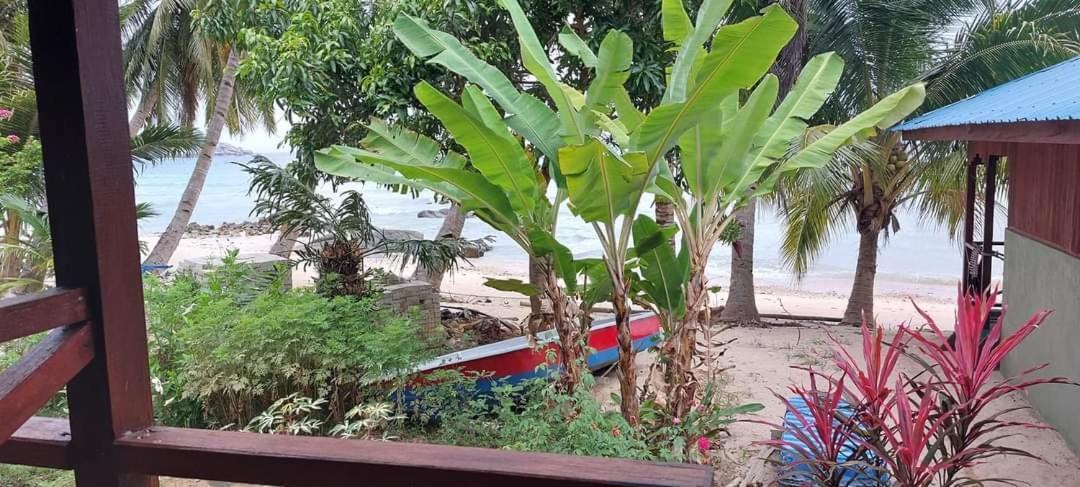 Ella's Place Salang Tioman Kampong Ayer Batang