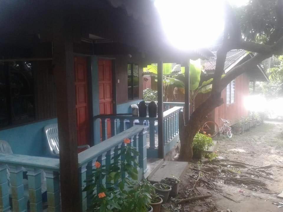 Ella's Place Salang Tioman * Kampong Ayer Batang