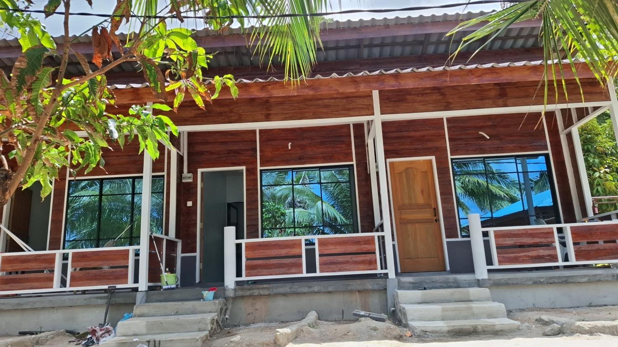 Ella's Place Salang Tioman Penginapan Kampong Ayer Batang
