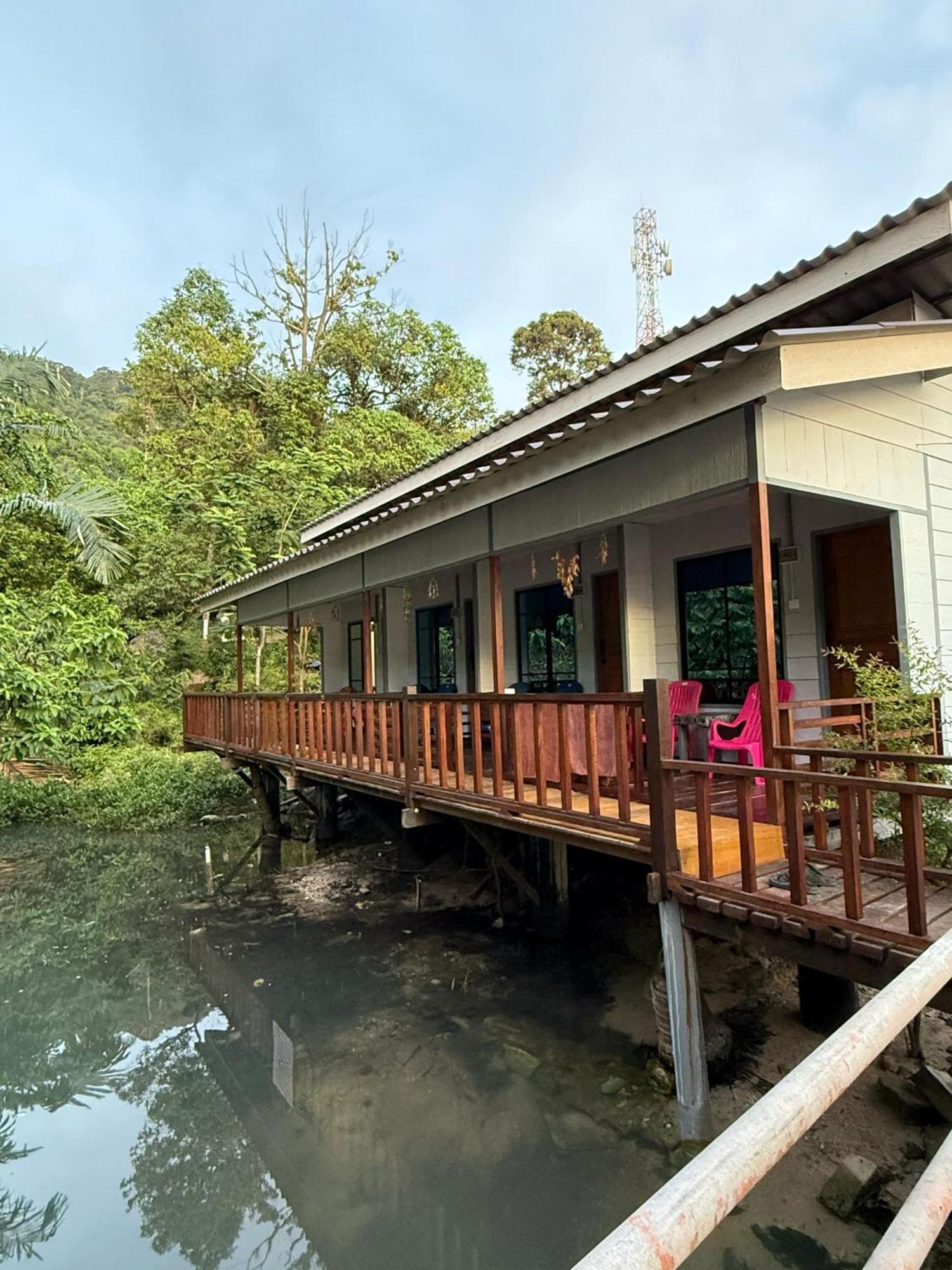 Ella's Place Salang Tioman Inn Kampong Ayer Batang