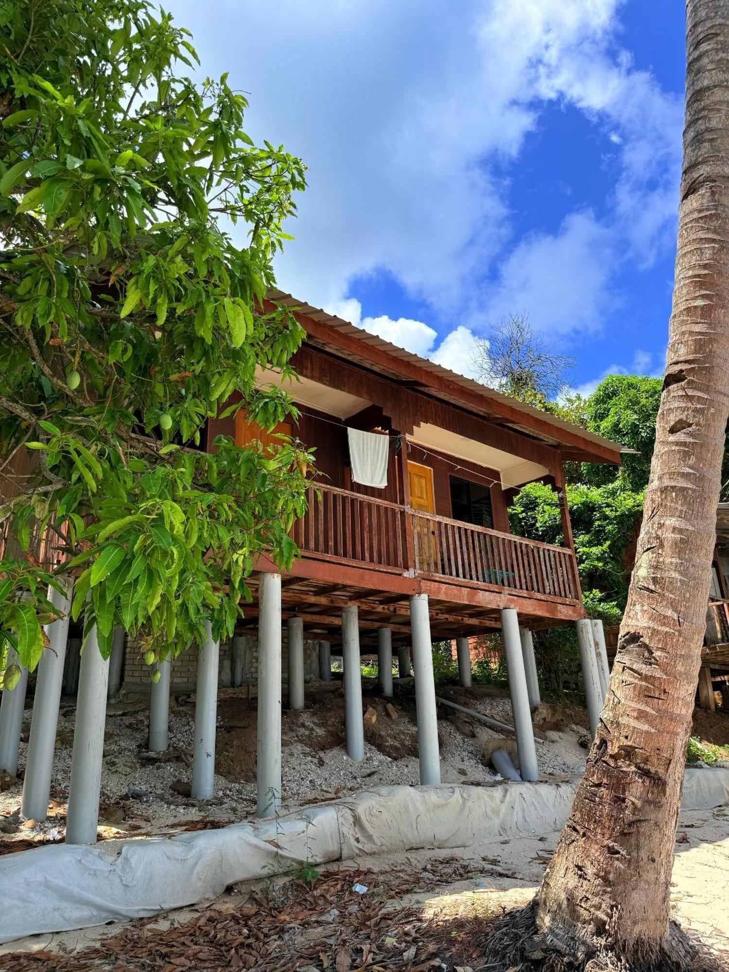 Ella's Place Salang Tioman Inn